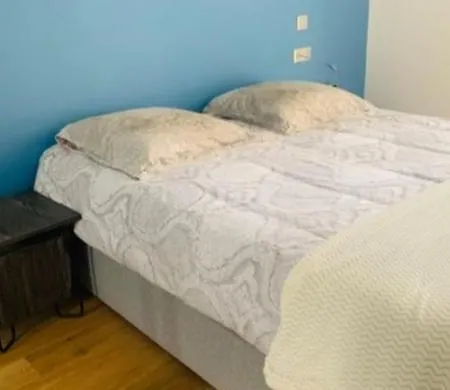 Sweet Home, Aircon & Parking Apartment